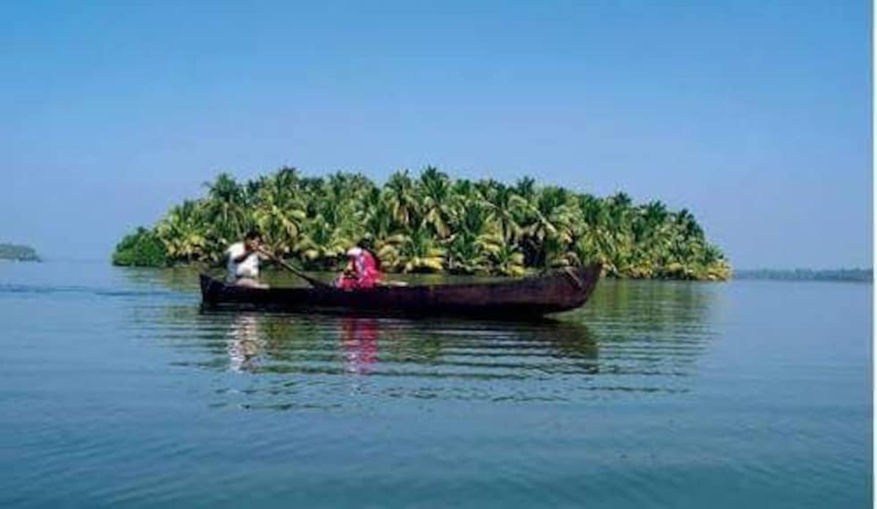 Valiyaparamba Backwaters-1